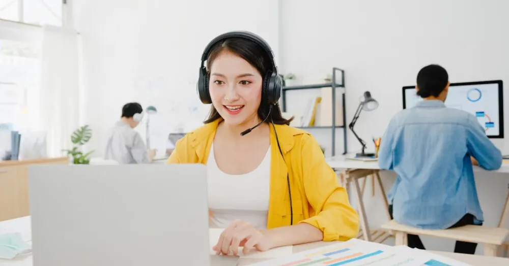 Đội ngũ nhân viên hỗ trợ khách hàng chuyên nghiệp tại Vivu88
